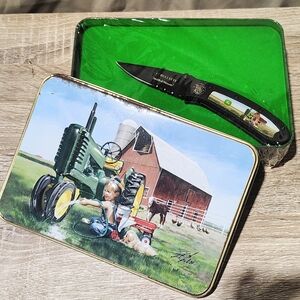John Deere Smith & Wesson Limited Edition Knife With Decorative Tin